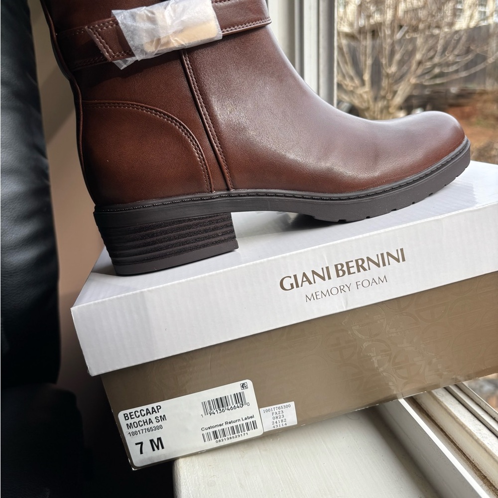 Gianni Bernini memory foam boots size 7M. These boots are the Beccaap Mocha SM.